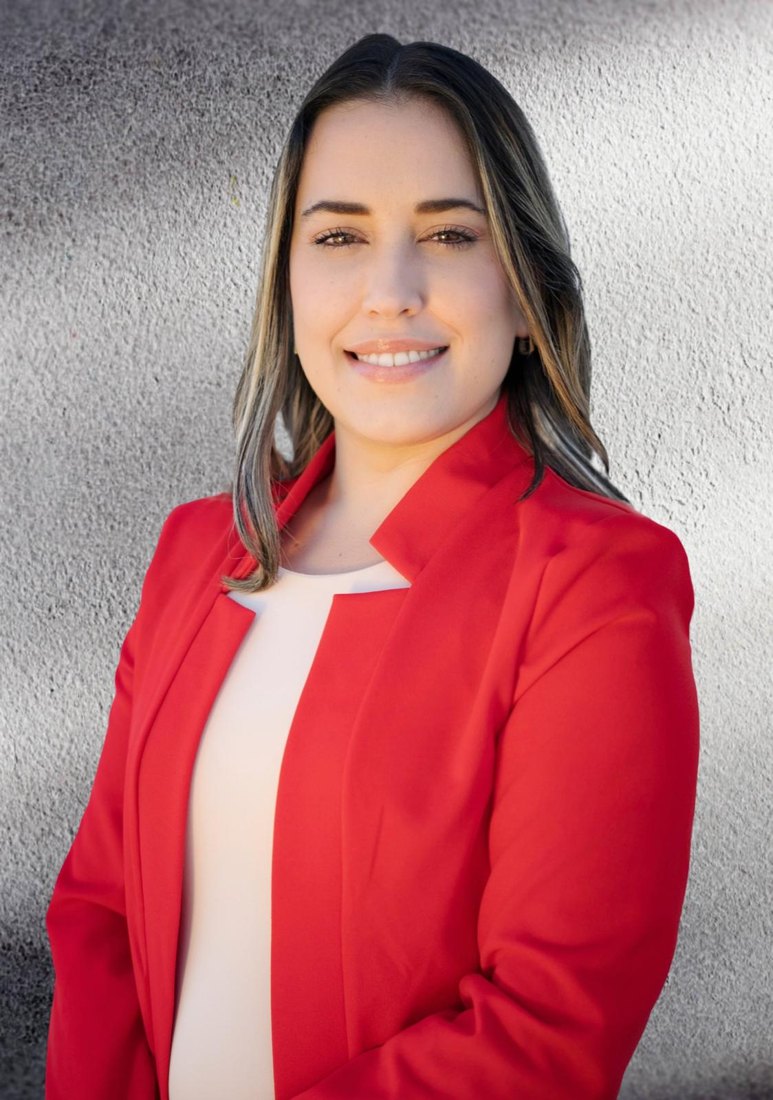 Retrato de Dayanay Sierra, fundadora de Sierra Multiservices LLC
